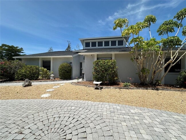 Building Photo - 733 Tropical Cir
