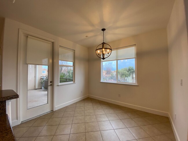 Foto del edificio - Beautiful Phoenician Apartments - 2 Bed, 2...