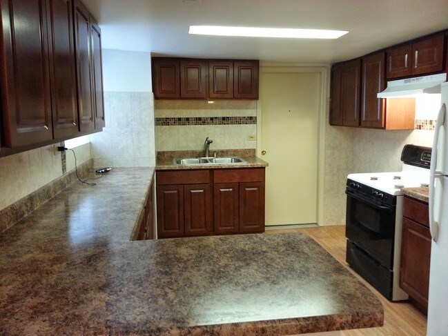 KITCHEN - 1022 N Menard Ave