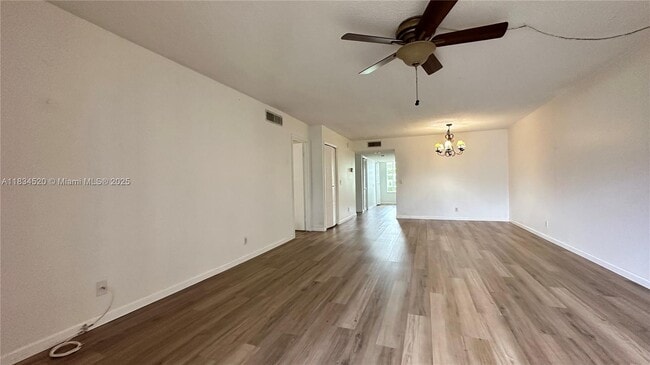 Building Photo - 413 Lakeview Dr