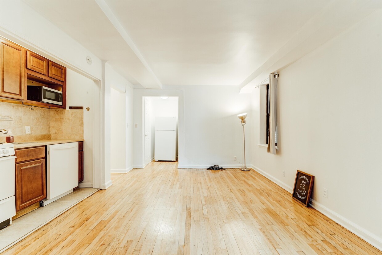 Primary Photo - 295 York St