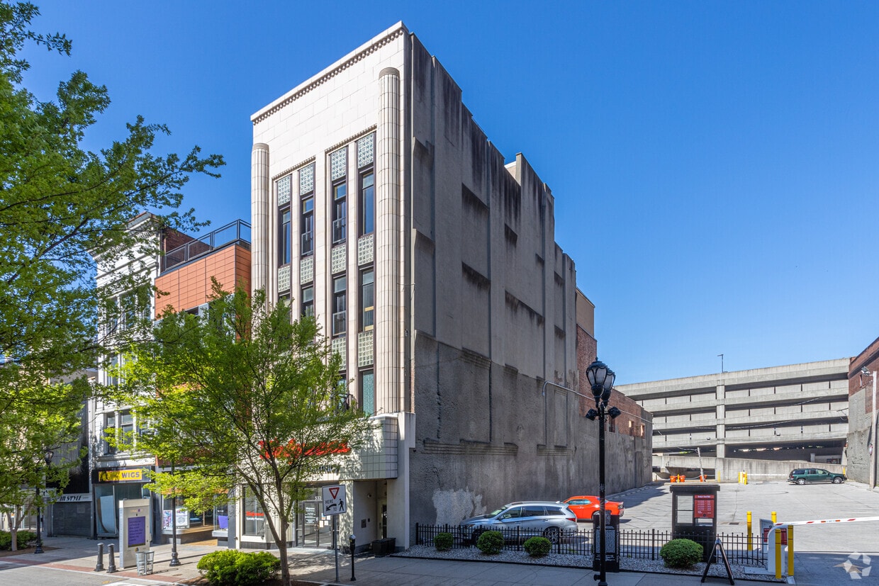 Primary Photo - Byck's Lofts