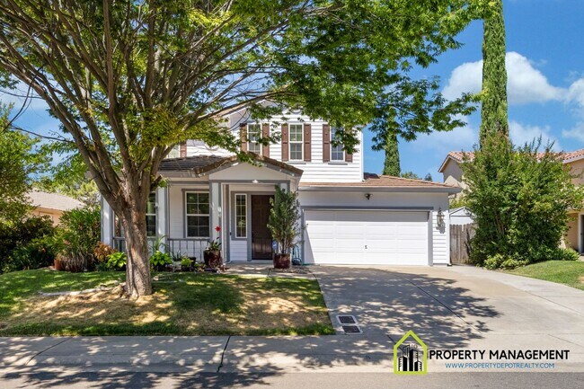 Building Photo - Spacious 4 Bedroom, 3 Bathroom Residence i...