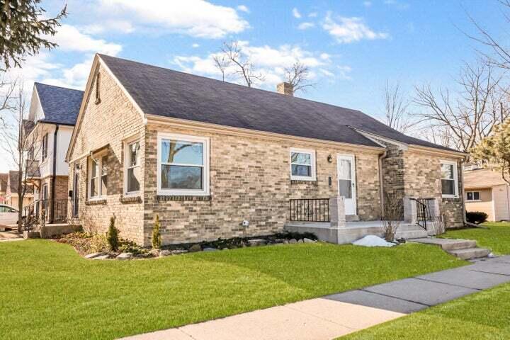 Primary Photo - 4875 N Sheffield Ave