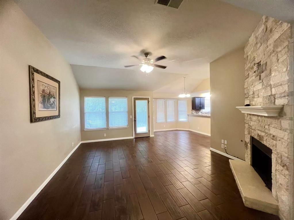 Primary Photo - 1800 Columbine Ln