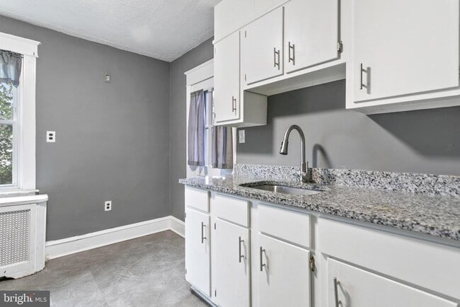 Foto del edificio - 7253 Clinton Rd