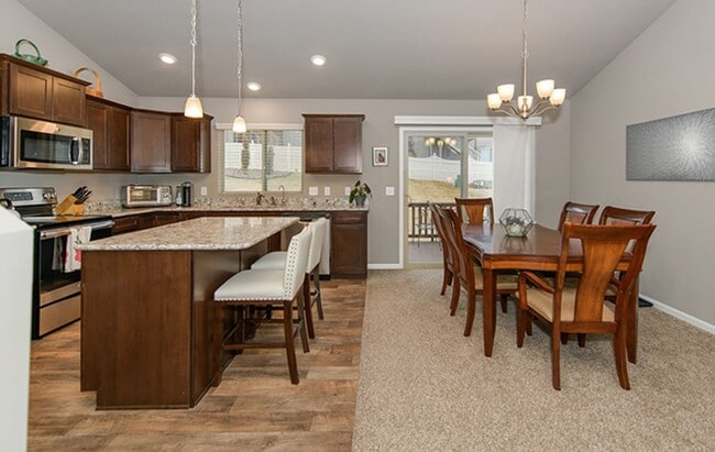 Building Photo - AVAILABLE NOW!