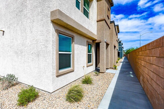 Building Photo - Never Lived In 3 Bedroom Townhome In Southwest Vegas