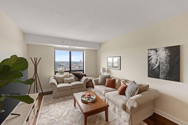 Foto del edificio - 100 3rd Ave S