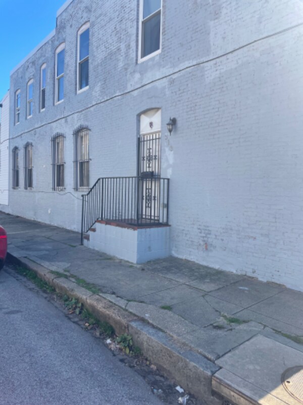 Building Photo - 313 S Pulaski St