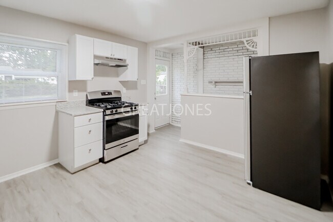Building Photo - 1382 Broadlawns Ln