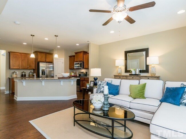 Foto del edificio - 102 Harvest Oaks Ln