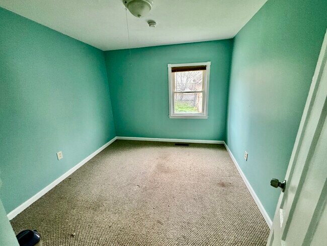 Building Photo - 1206 Maple St