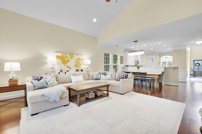Building Photo - 3-6 Month Rental with the possibility to e...