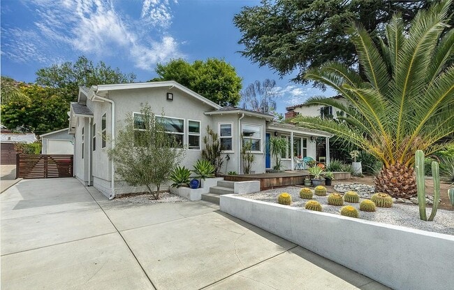 Building Photo - 727 W Hillcrest Blvd