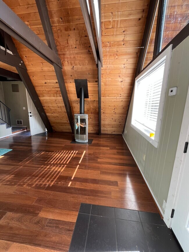 Building Photo - 1079 Modoc Way