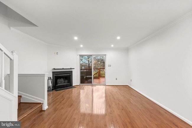 Building Photo - 1120 S Kenwood Ave