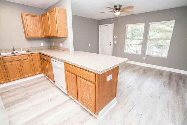 Photo - 2920 E Columbus Dr Apartment