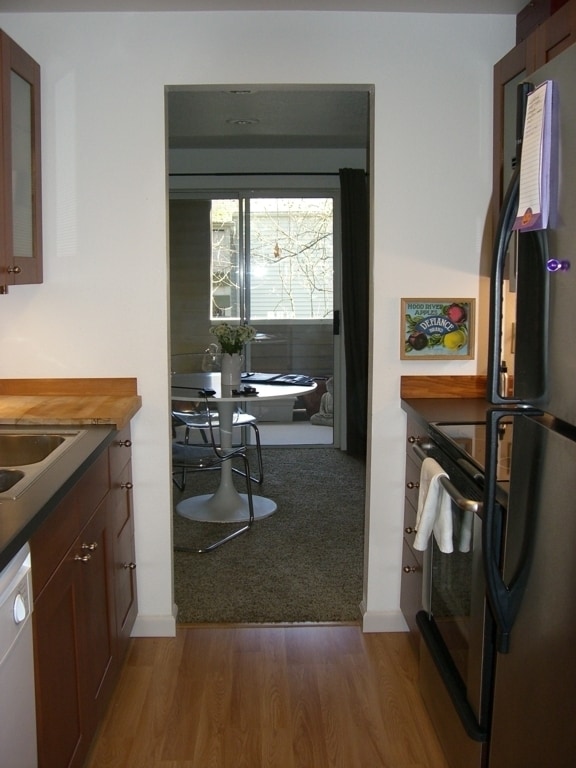 Building Photo - Bright and Airy One Bedroom Condo - Water,...