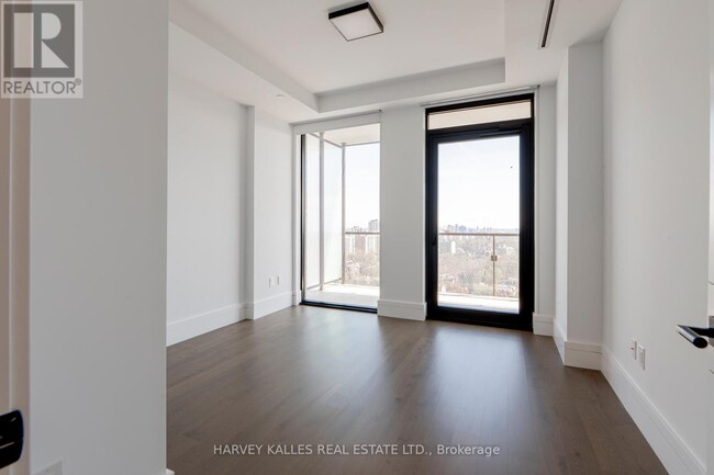 Building Photo - 215-1215 Lonsdale Rd