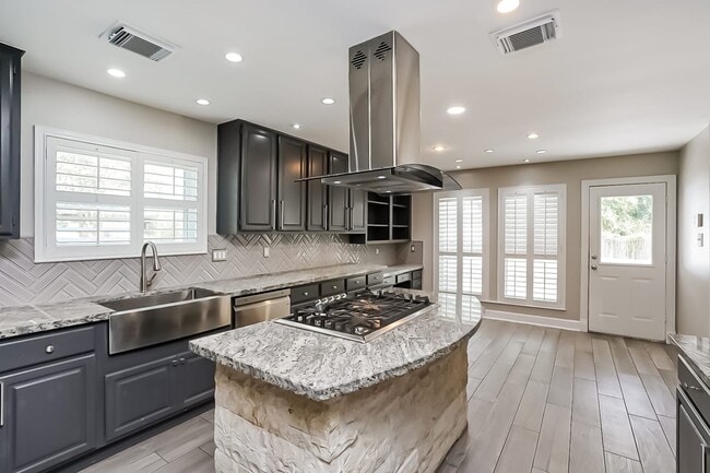 Building Photo - 6311 Wimbledon Villas Drive