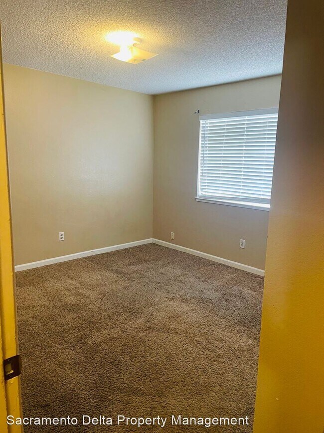 Building Photo - 3 br, 2 bath House - 5945 Ehrhardt Avenue