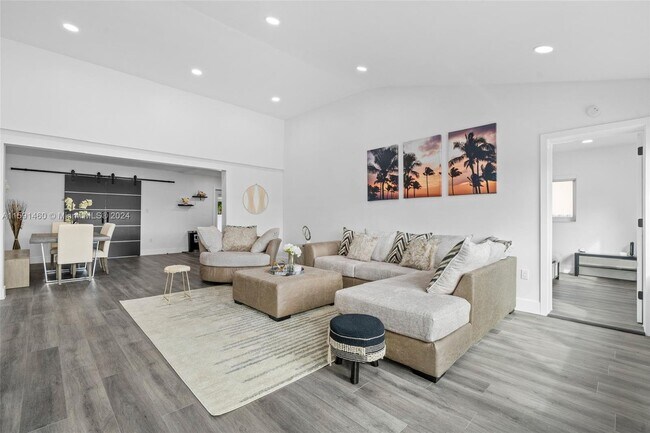 Foto del edificio - 730 Northwest 18th Avenue, Miami, FL 33125...