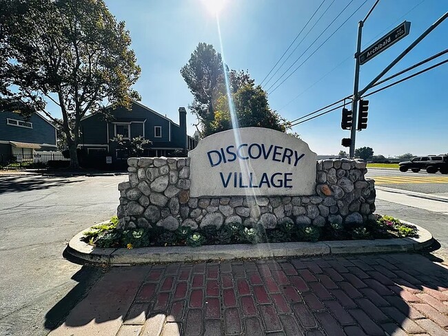 Foto del edificio - 8739 Pine Crest Pl