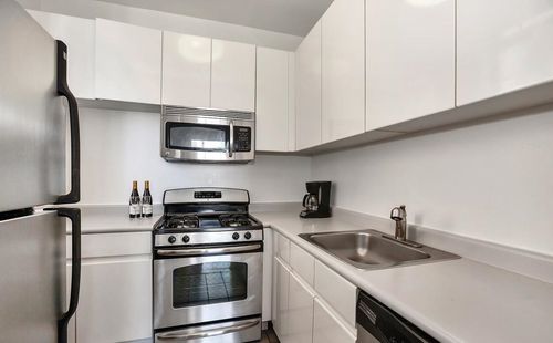 Building Photo - 231 E 47th St