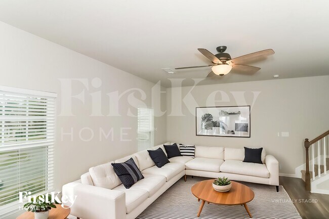 Foto del edificio - 325 Stoney Hollow Rd
