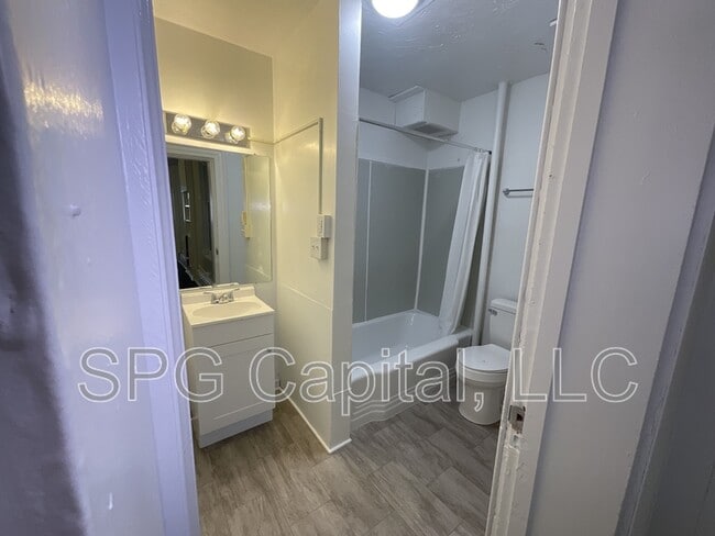 Foto del edificio - 631 E Market St