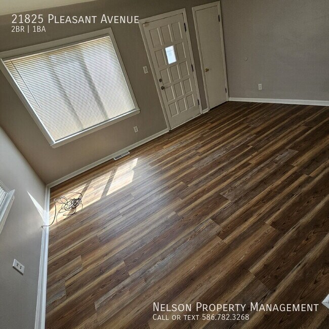 Foto del edificio - 21825 Pleasant Ave