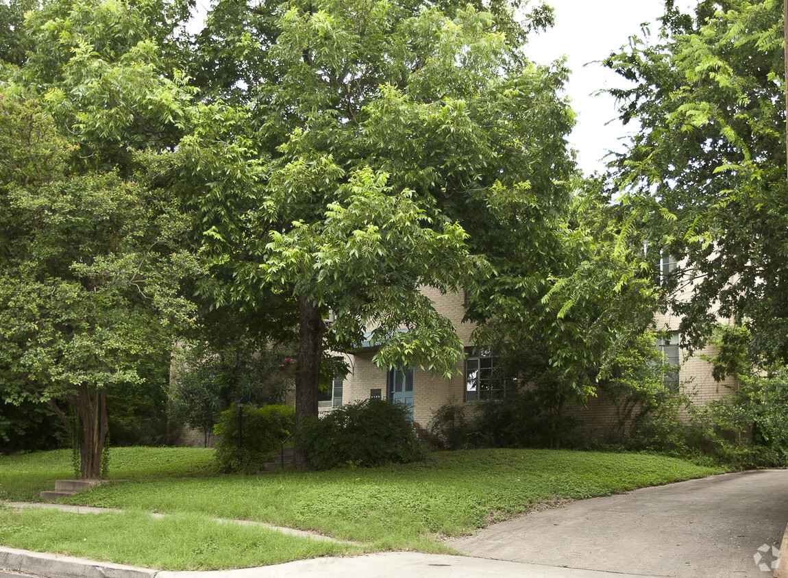 Building Photo - 1206 Castle Hill St