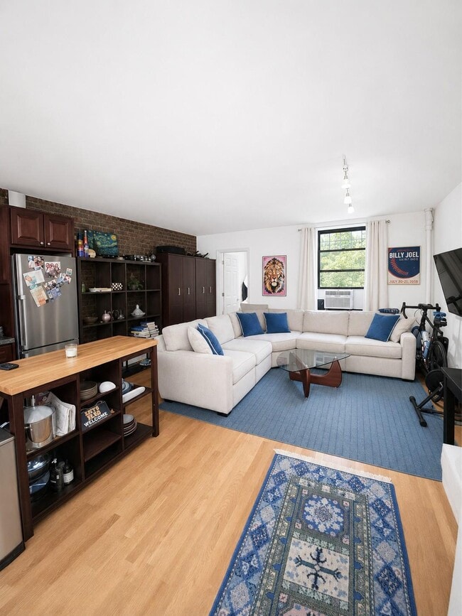 Building Photo - 40 W 85th St