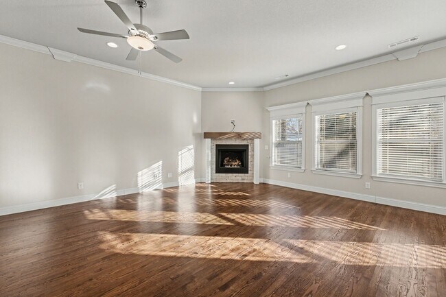Building Photo - Modern Comfort with Space to Spare Ready Now