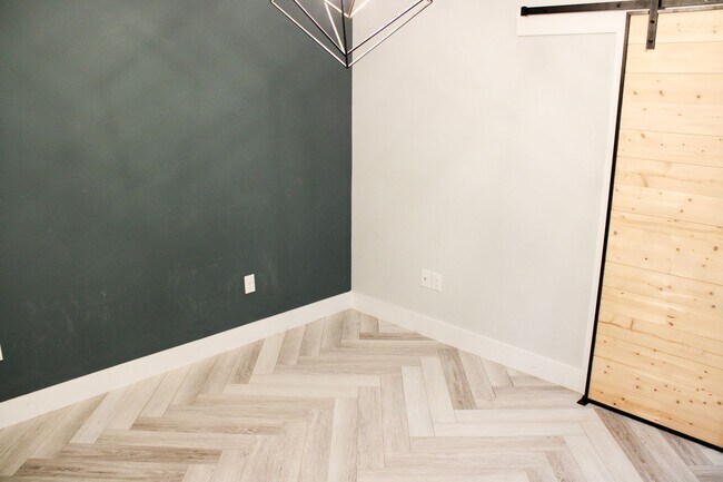 Foto del edificio - Newer Construction Home Near Downtown Pens...