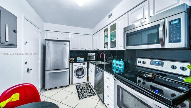 Foto del edificio - 6770 Indian Creek Dr