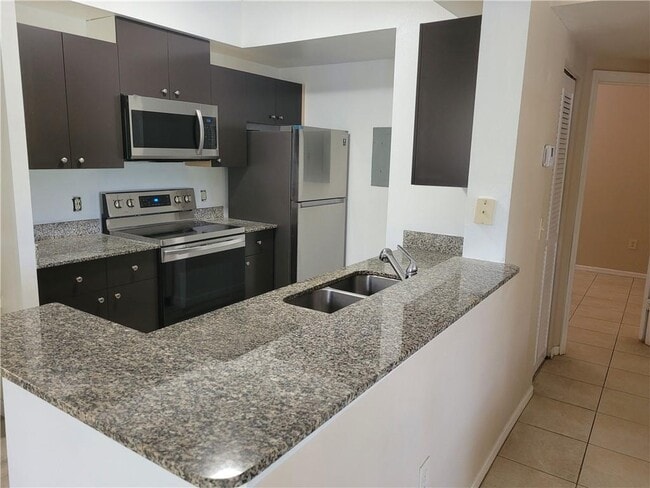 Building Photo - 2487 Centergate Dr