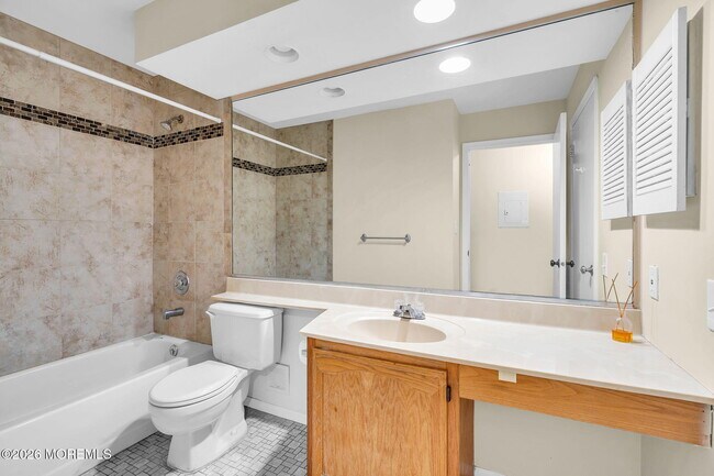 Building Photo - 366 Sequoia Ct