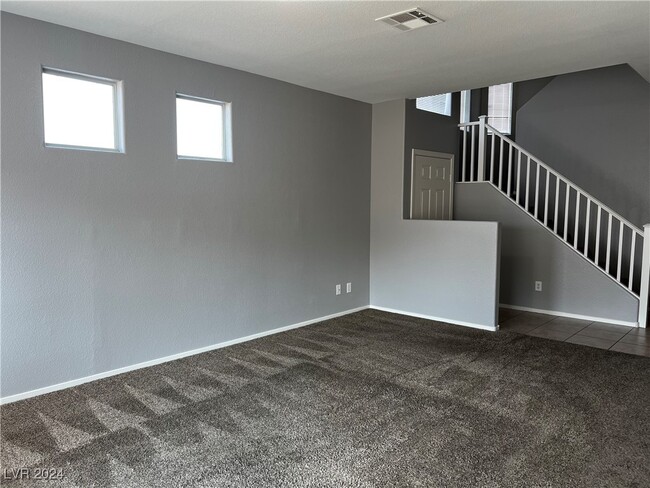 Building Photo - 3753 Hollycroft Dr