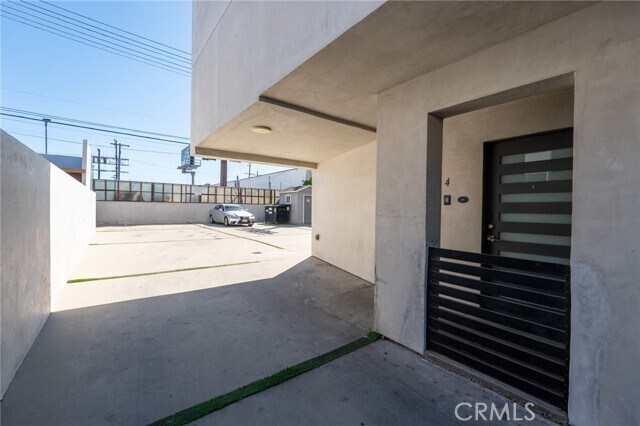 Foto del edificio - 6810 Simpson Ave