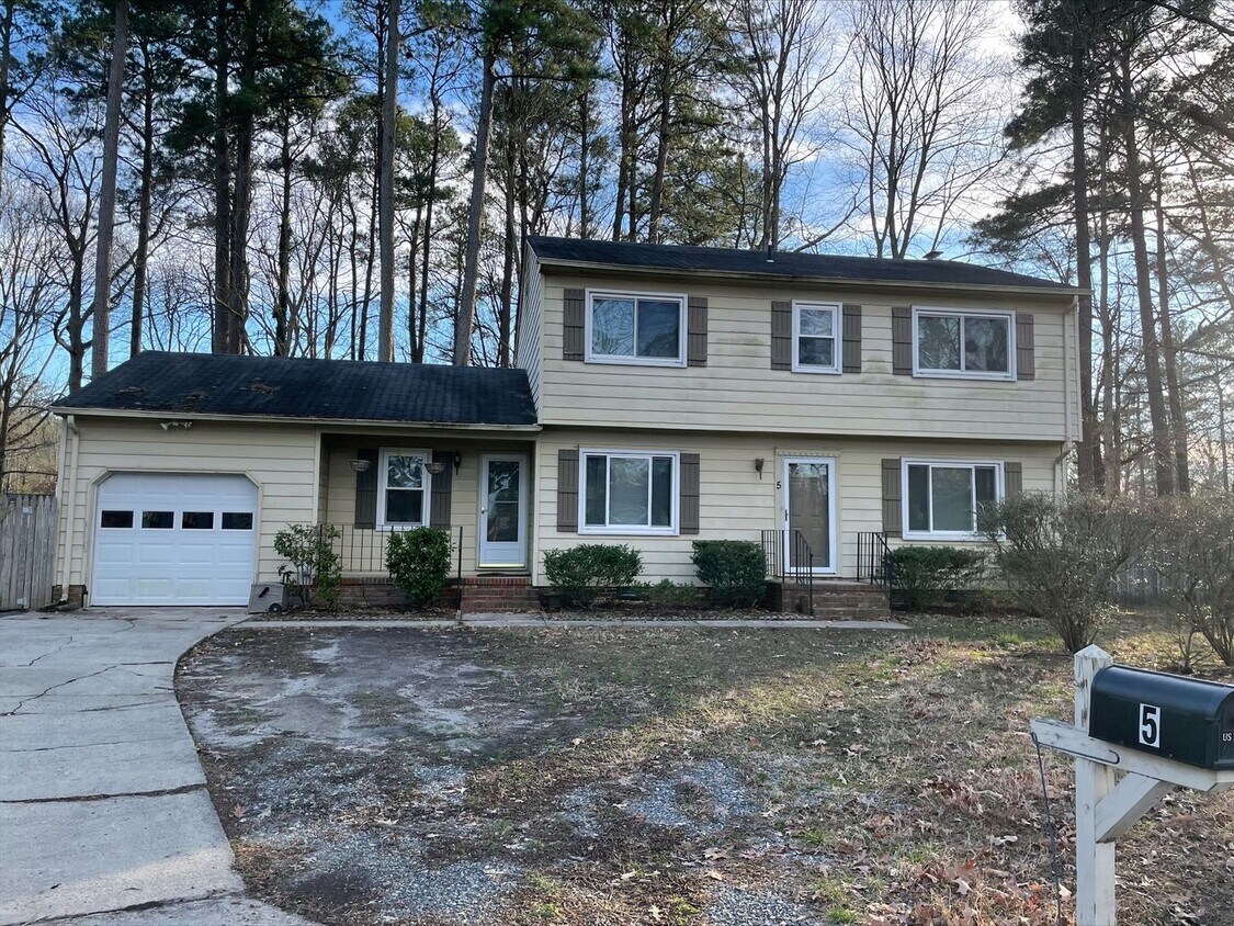 Foto principal - 5 Bedroom 2.5 Bath Rental in Newport News ...