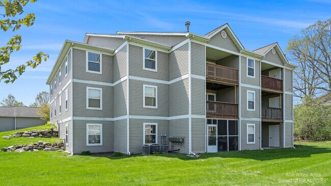 Foto del edificio - 1328 Heatherwood Ln