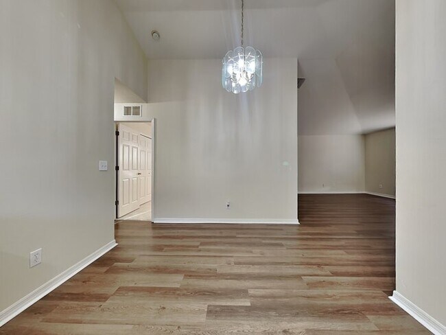 Building Photo - Great 3/2 Home! Apply Now!