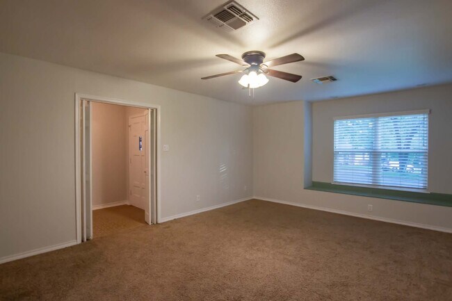 Building Photo - 2110 Inwood Cir