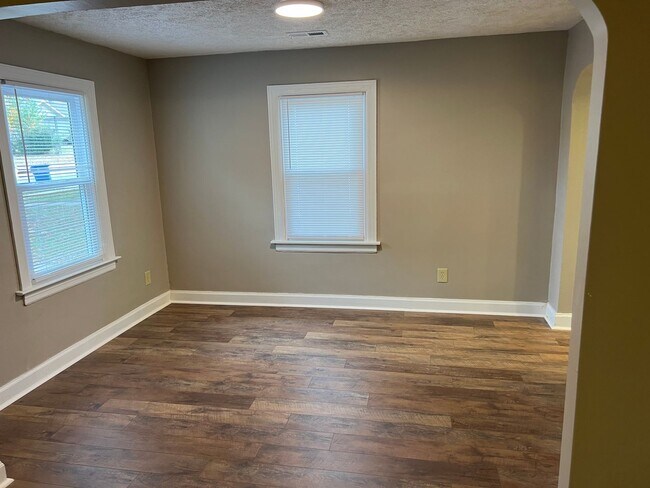 Foto del edificio - Totally updated!  New Kitchen! 2 Bedroom 1...