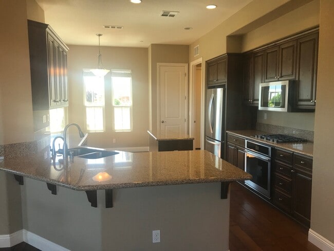 Foto del edificio - Charming 2 Bed 2 Bath - Trilogy at The Vineyards