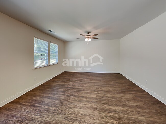 Foto del edificio - 420 Tributary Lane