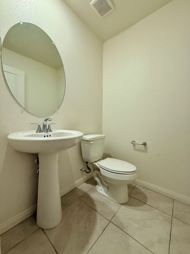 Foto del edificio - Beautiful Inspirada Townhome! 1/2 off first full month if leased by 5/15/26!