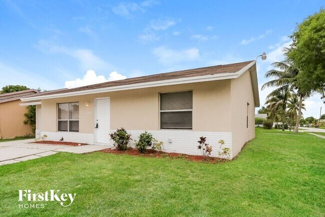 Foto del edificio - 6149 Blue Grass Cir